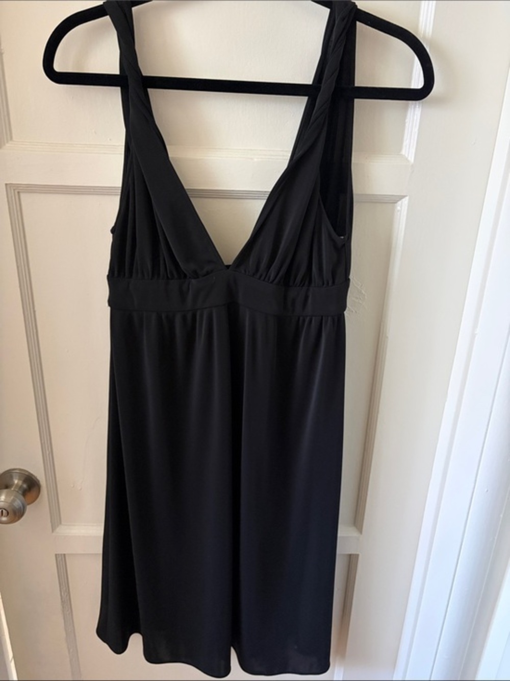 Vera Wang Black Sleeveless V-Neck Cocktail Dress